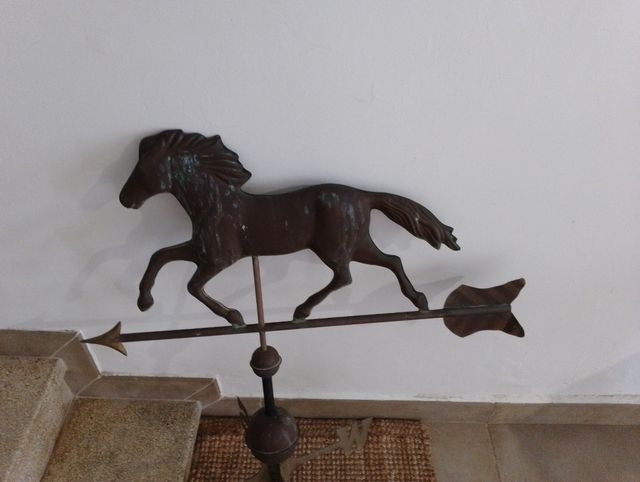 Banderuola vintage a forma di cavallo in metallo