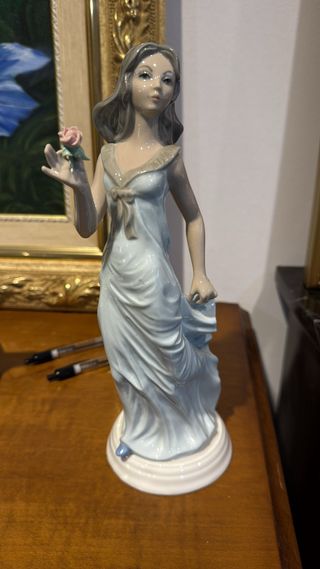 FIGURA DAMA TENGRA