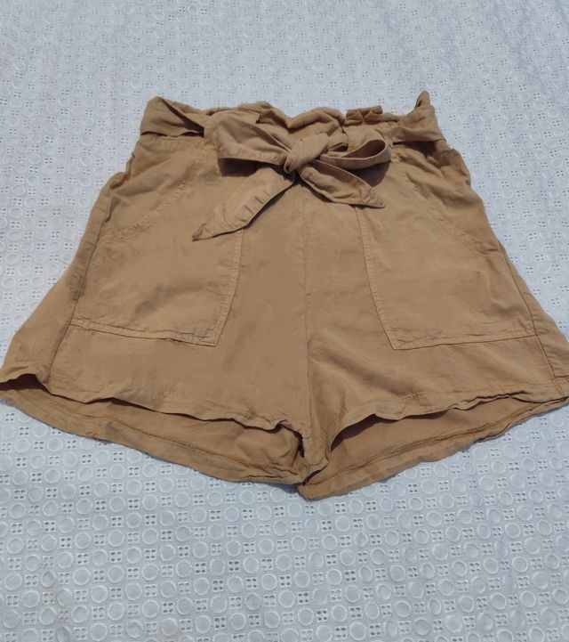 Shorts beige Stradivarius