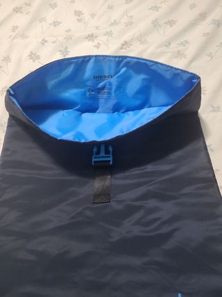 Mochila Diesel negra y azul