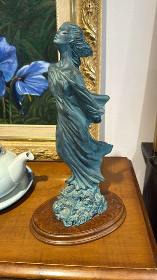 FIGURA RESINA AL VIENTO