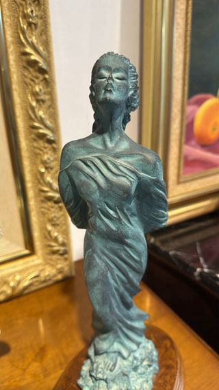 FIGURA RESINA AL VIENTO