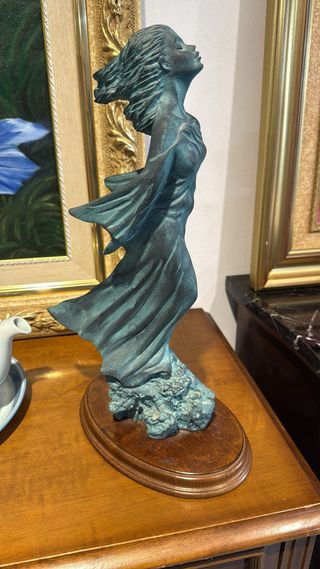 FIGURA RESINA AL VIENTO