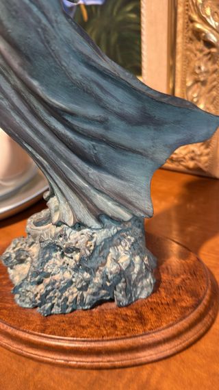 FIGURA RESINA AL VIENTO