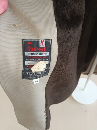 Abrigo beige con cuello marrón