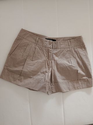 Pantalón corto a rayas beige-blanco