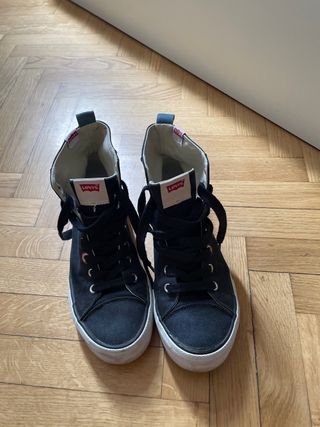 Zapatillas Levis altas negras