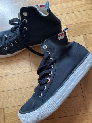 Zapatillas Levis altas negras