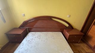 Dormitorio: SOMIER + CABECERO + MESILLAS 
