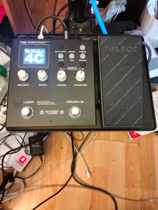 Pedalera NUX MG-300 Multiefectos