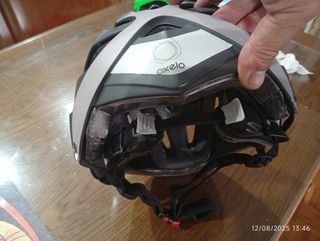 Casco deportivo Oxelo.