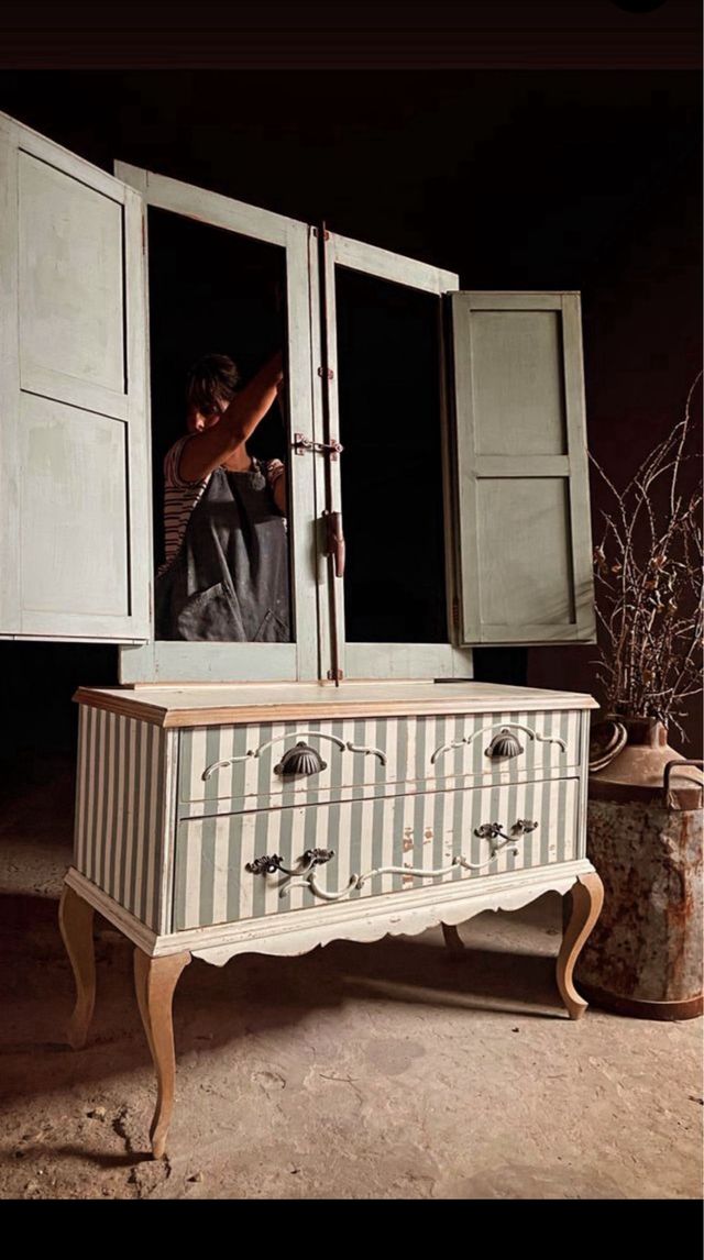 Cómoda provenzal y contraventanas