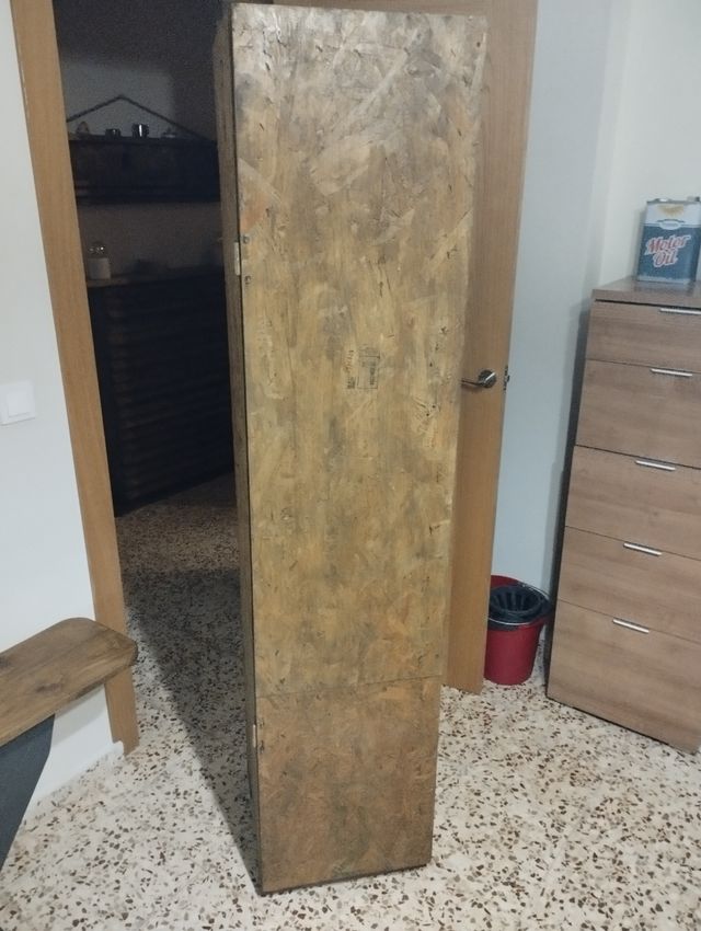 Armario madera marrón