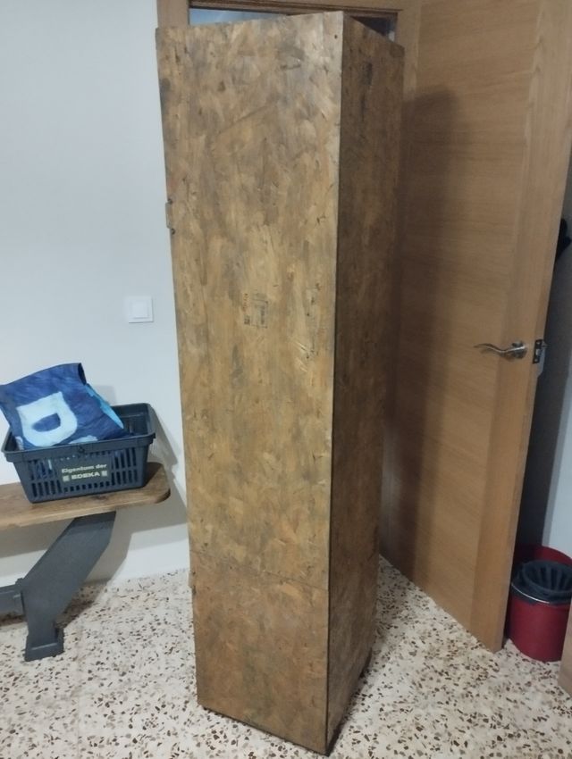 Armario madera marrón