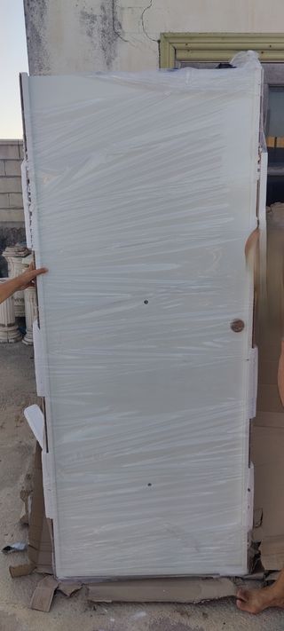 Puerta blindada blanca
