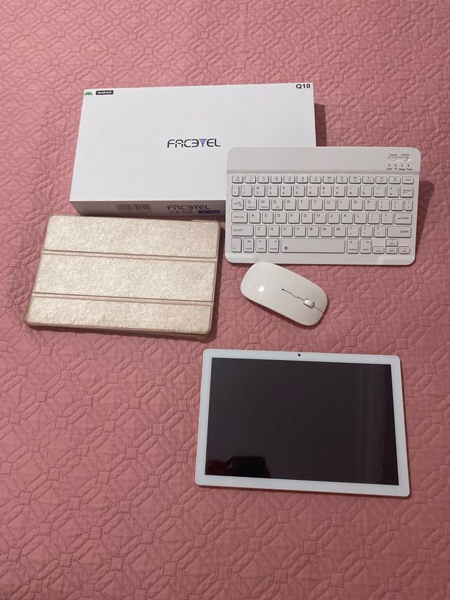 Tablet Facetel Q10 + teclado y ratón