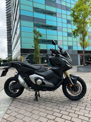 Honda X-ADV 750 - Moto Negra

