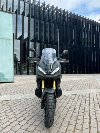 Honda X-ADV 750 - Moto Negra

