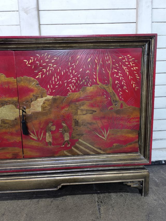 Armario chino lacado rojo y dorado. Vintage