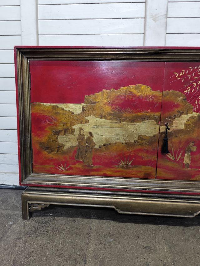 Armario chino lacado rojo y dorado. Vintage