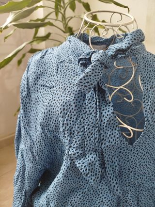Blusa azul estampada
