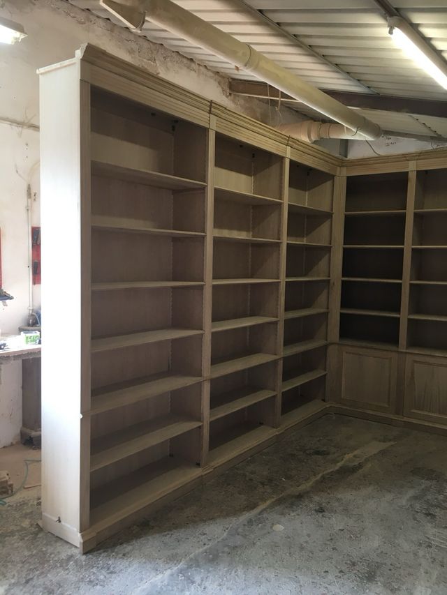 Libreria angolare in legno massello