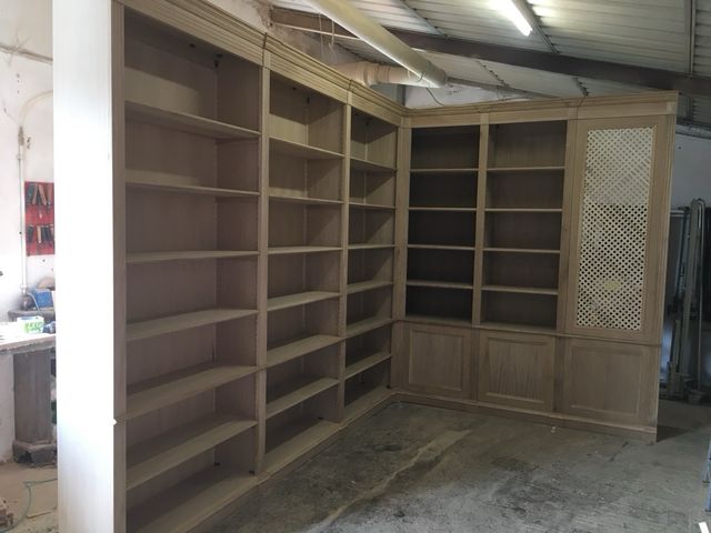 Libreria angolare in legno massello