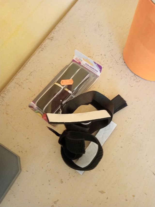 Velcro: 2 cintas + retazos