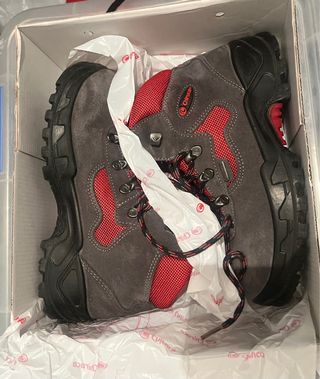 Botas Chiruca trekking gris-rojo
