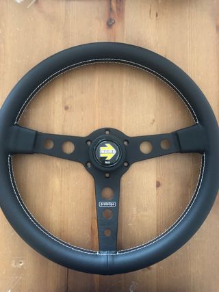 Volante Momo Prototipo Cuero