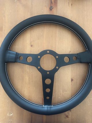 Volante Momo Prototipo Cuero