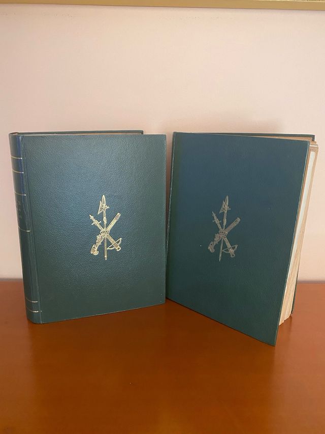 Libros Legion: 2 tomos antiguos