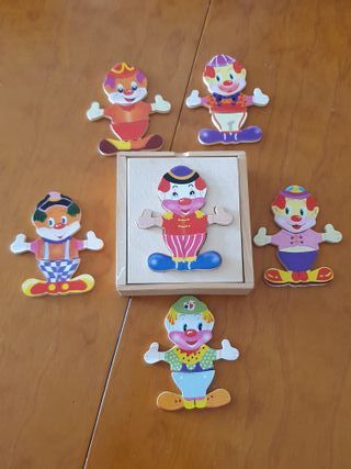 Juegos infantiles de madera y cuento con puzzle