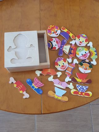 Juegos infantiles de madera y cuento con puzzle