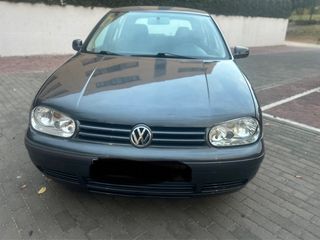 Volkswagen Golf 2002 tel 666217952