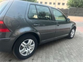 Volkswagen Golf 2002 tel 666217952