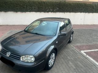 Volkswagen Golf 2002 tel 666217952