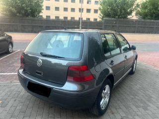 Volkswagen Golf 2002 tel 666217952
