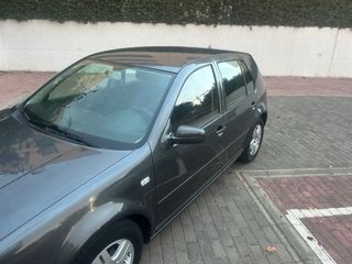 Volkswagen Golf 2002 tel 666217952