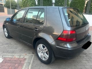 Volkswagen Golf 2002 tel 666217952