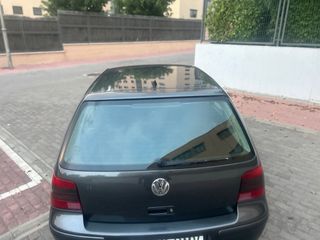 Volkswagen Golf 2002 tel 666217952