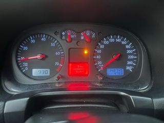 Volkswagen Golf 2002 tel 666217952