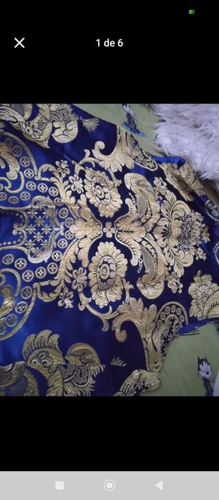 Chaleco azul y dorado