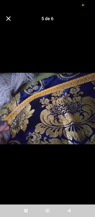 Chaleco azul y dorado
