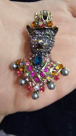 Broche con cabeza de pantera . Estilo Moretto