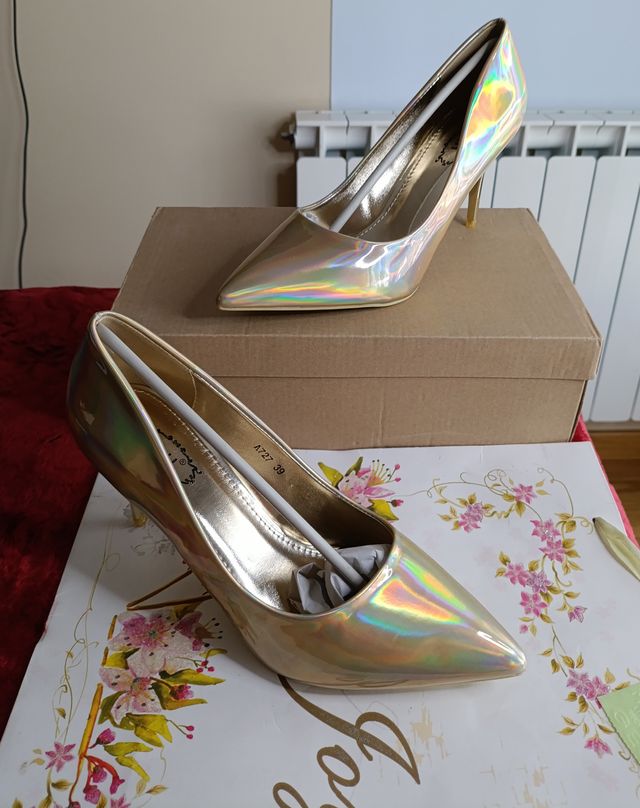 Stilettos dorados efecto tornasol #39