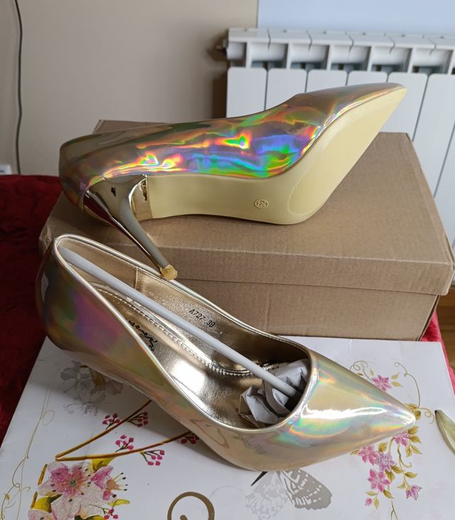 Stilettos dorados efecto tornasol #39