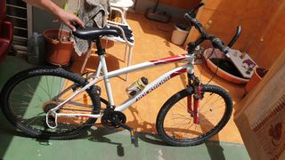 Bicicleta Rockrider blanca y roja