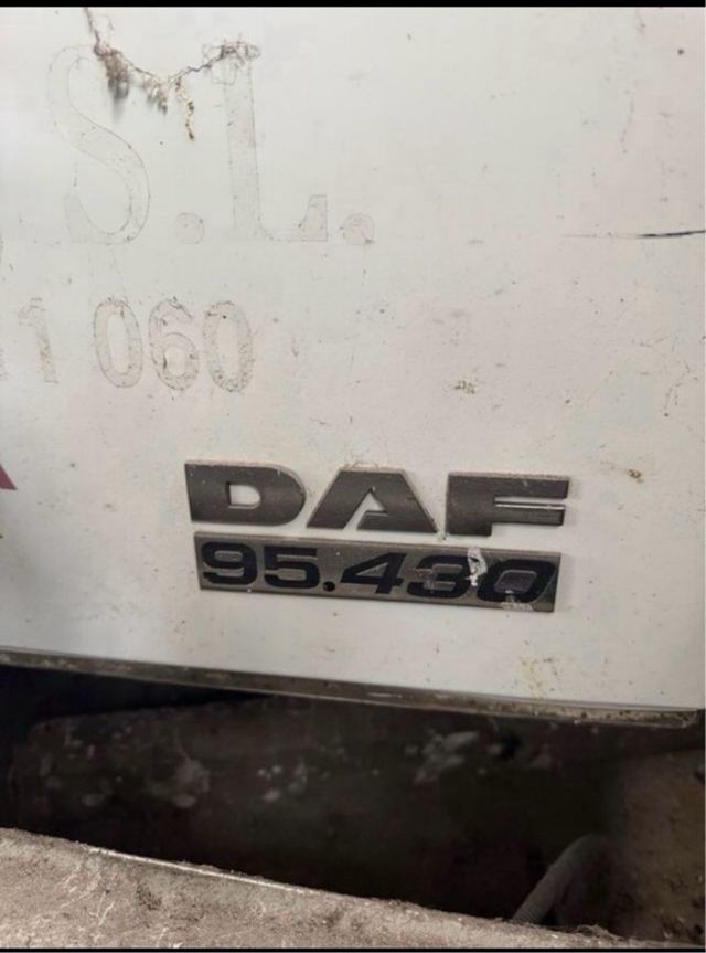 Cabina DAF 95.480 usada