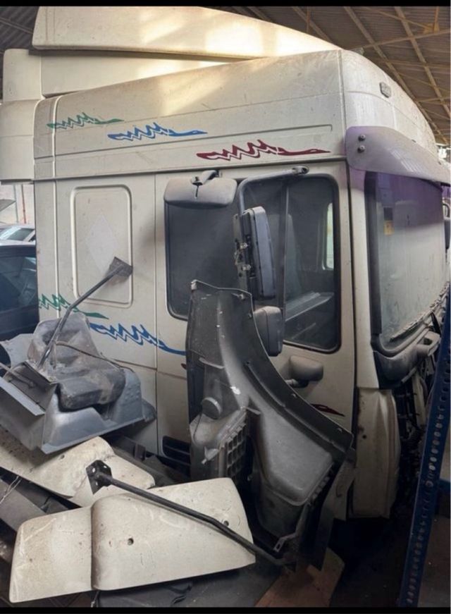 Cabina DAF 95.480 usada